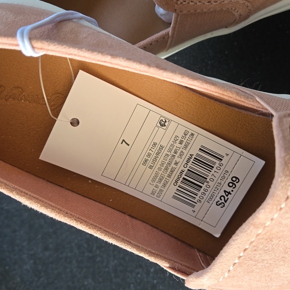 Shoes - Picture 4 of 7